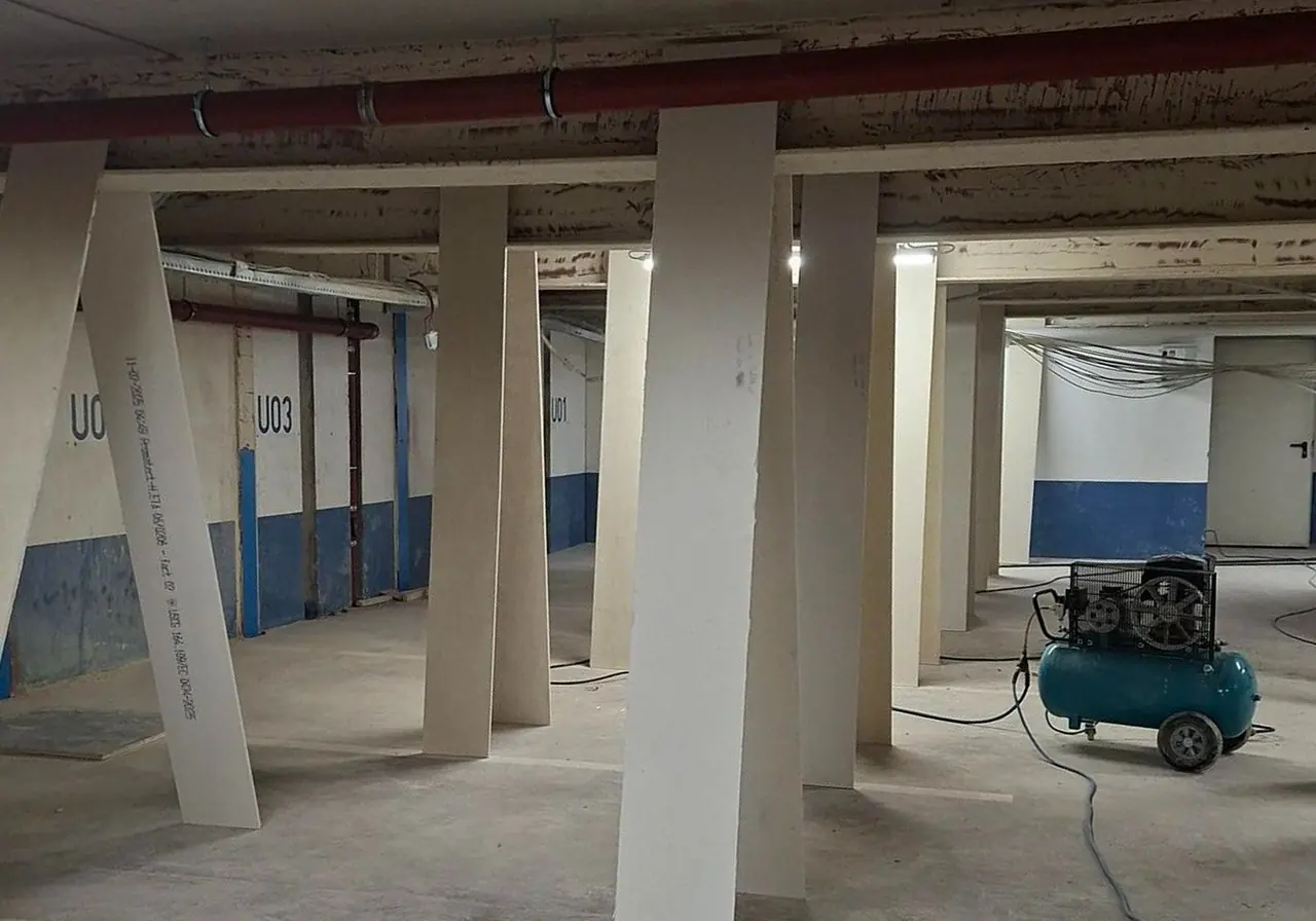 Brandschutzbekleidete Stützen in einer Tiefgarage